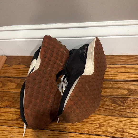 New Balance Black & White 327 Sneakers - Picture 6 of 6